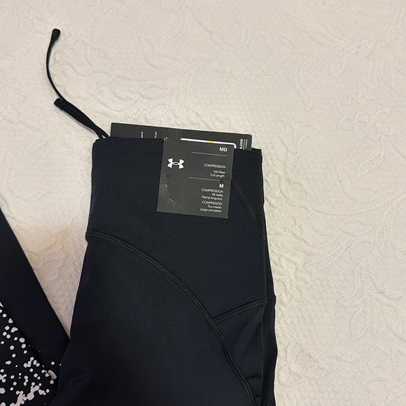 Under Amour. MD Leggings. Size Medium - Picture 2 of 5